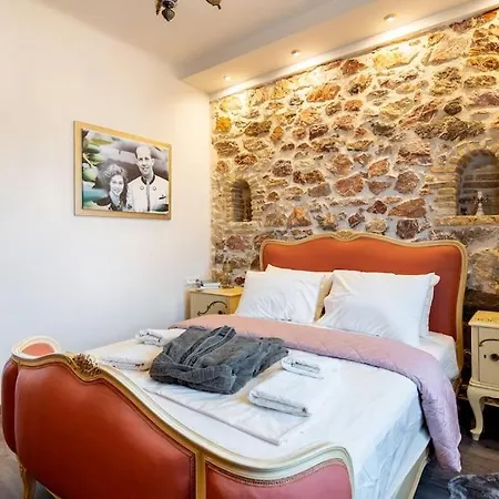 Queen'S Stone Legend, Royal Living By Acropolis-2