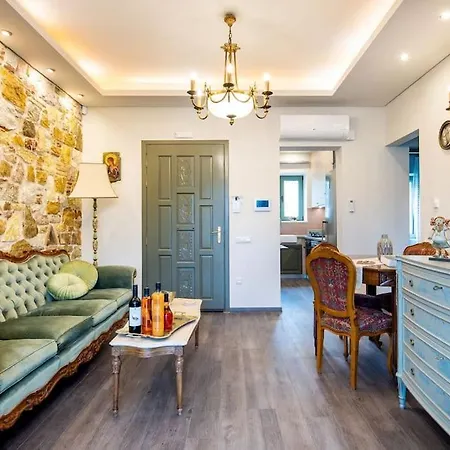 Queen'S Stone Legend, Royal Living By Acropolis-3